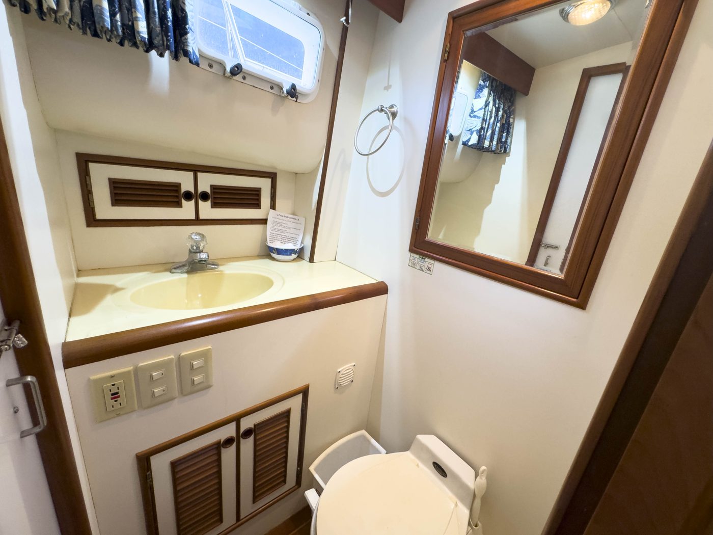 Island Girl head with shared shower