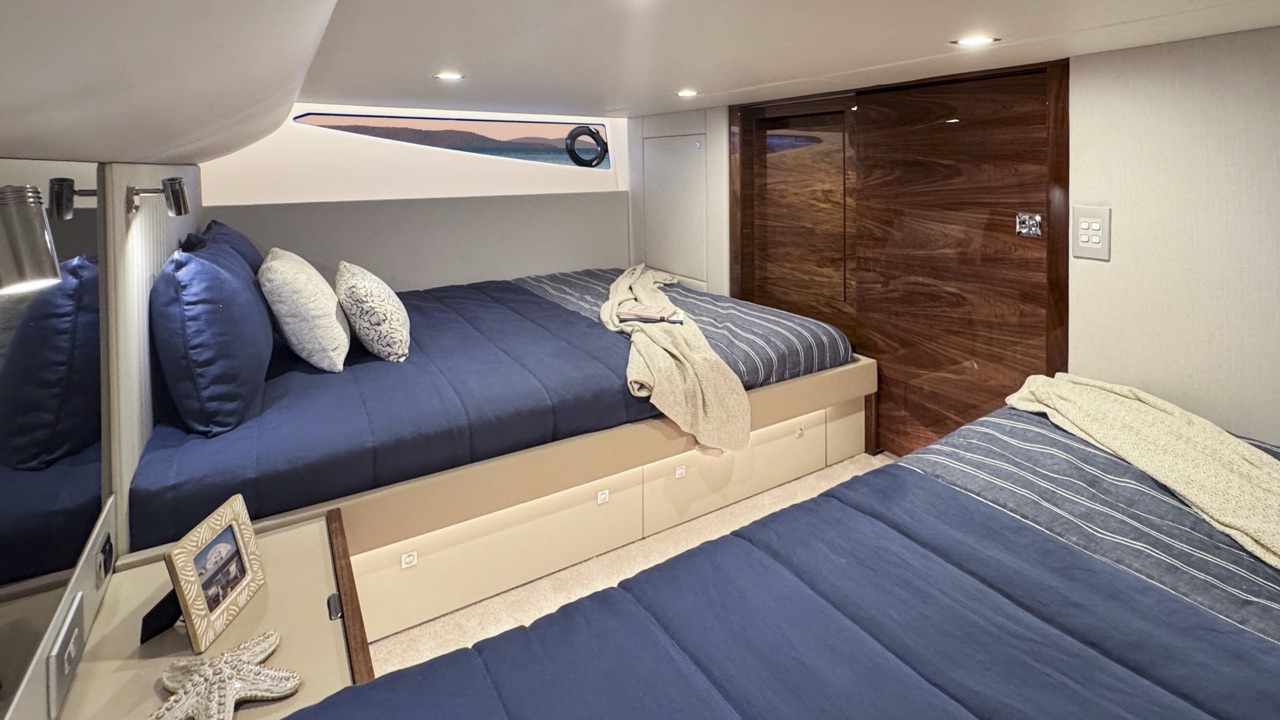 Riviera 4300 Sports Express gallery photo