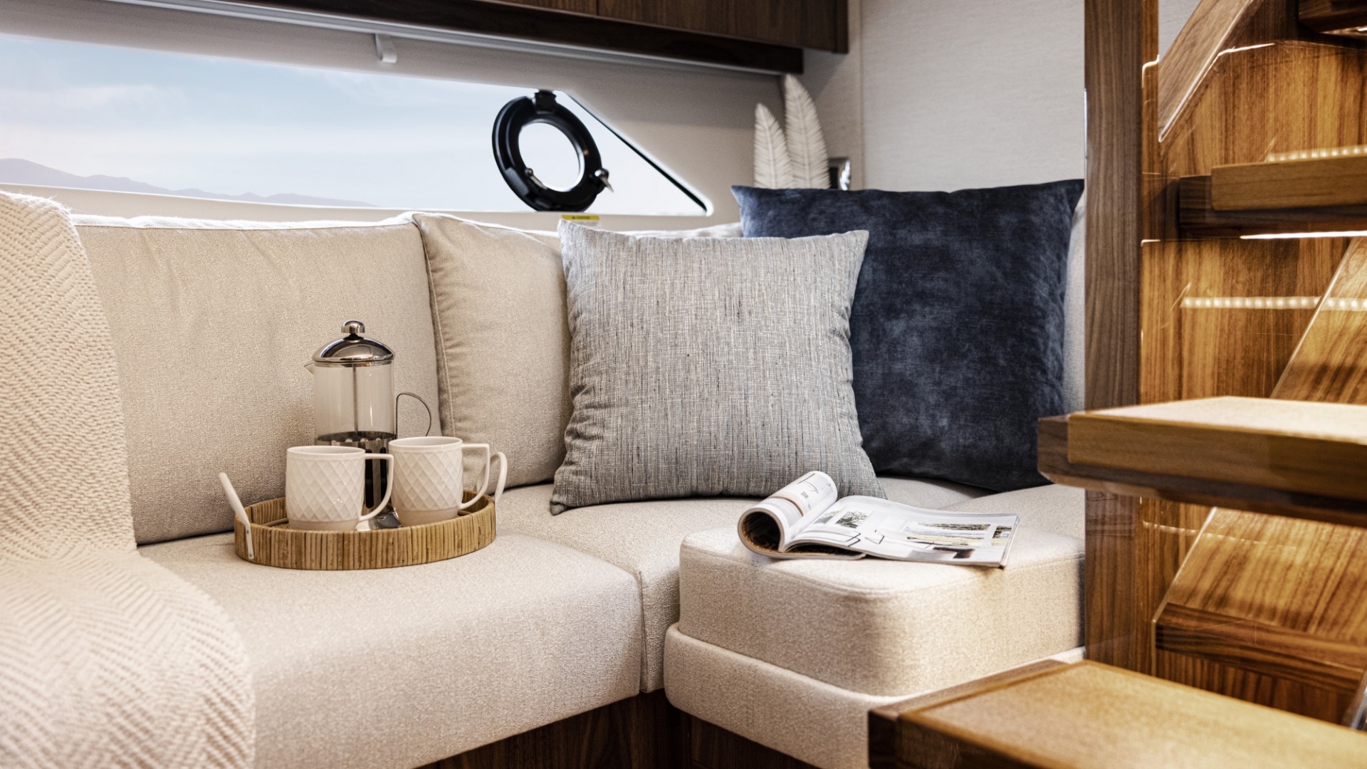 Riviera 645 SUV Series II lower lounge