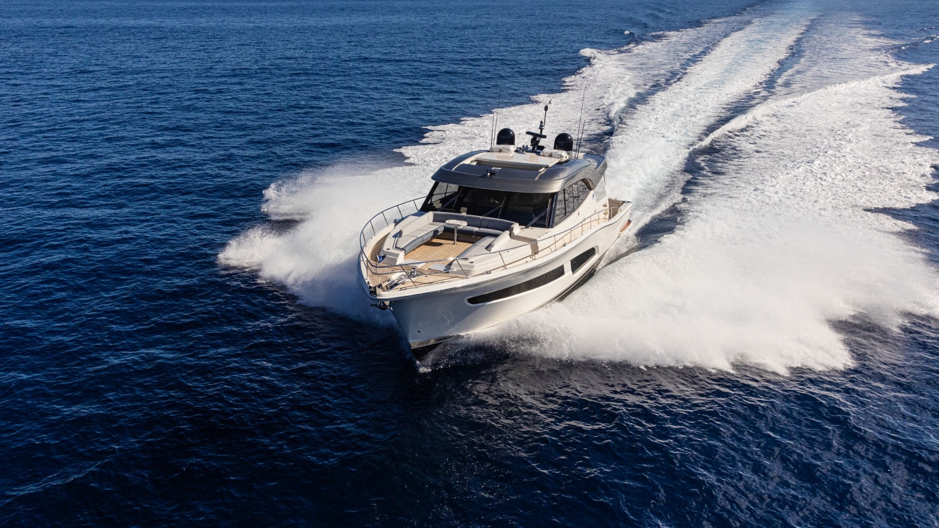 Riviera 645 SUV Series II profile under way