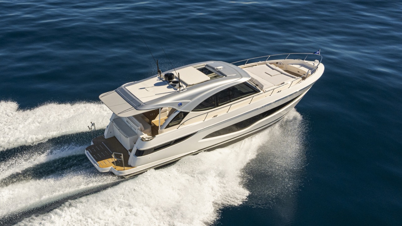 Riviera 4300 Sports Express gallery photo