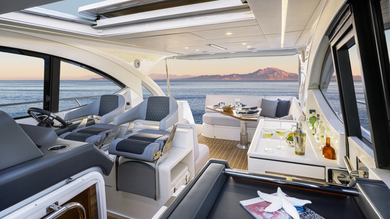 Riviera 4300 Sports Express gallery photo